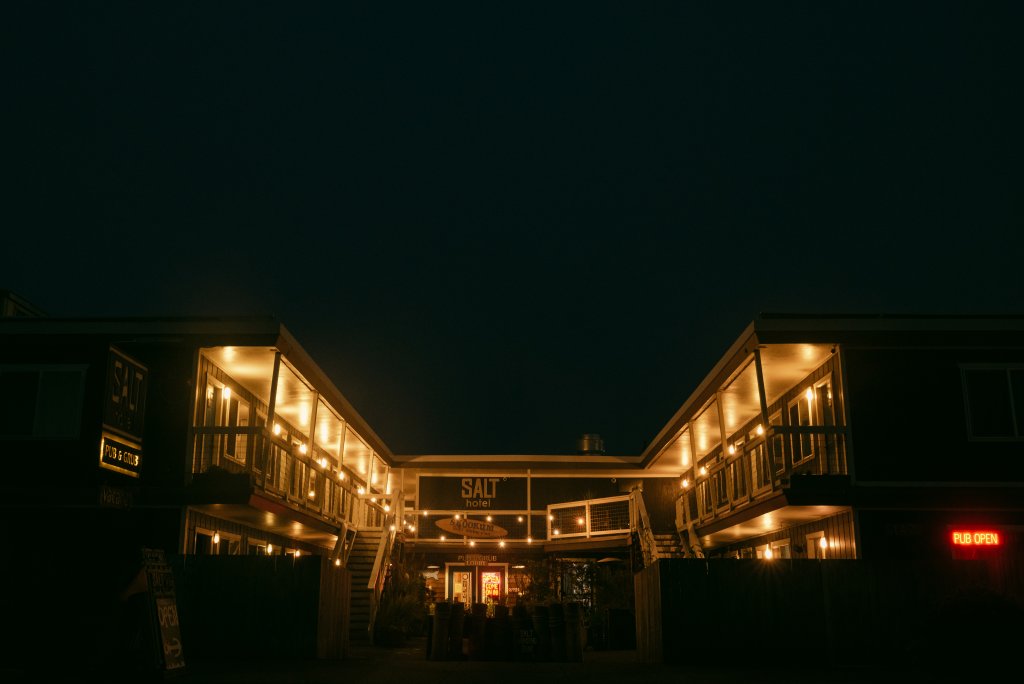 Washington's Evergreen Coast, Salt Hotel